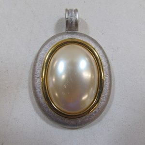 Monet Pendant